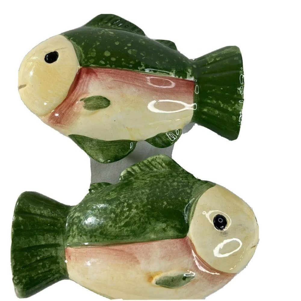 Cabin Chic Salt Pepper Shakers Hand Painted Ceramic Green Yellow Pink Fish 4"